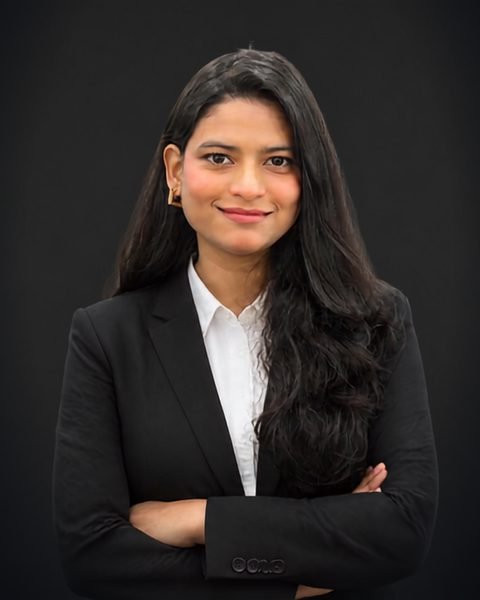 Neha Godbole, Senior Mortgage Consultant at Loan Arrangers, studio portrait